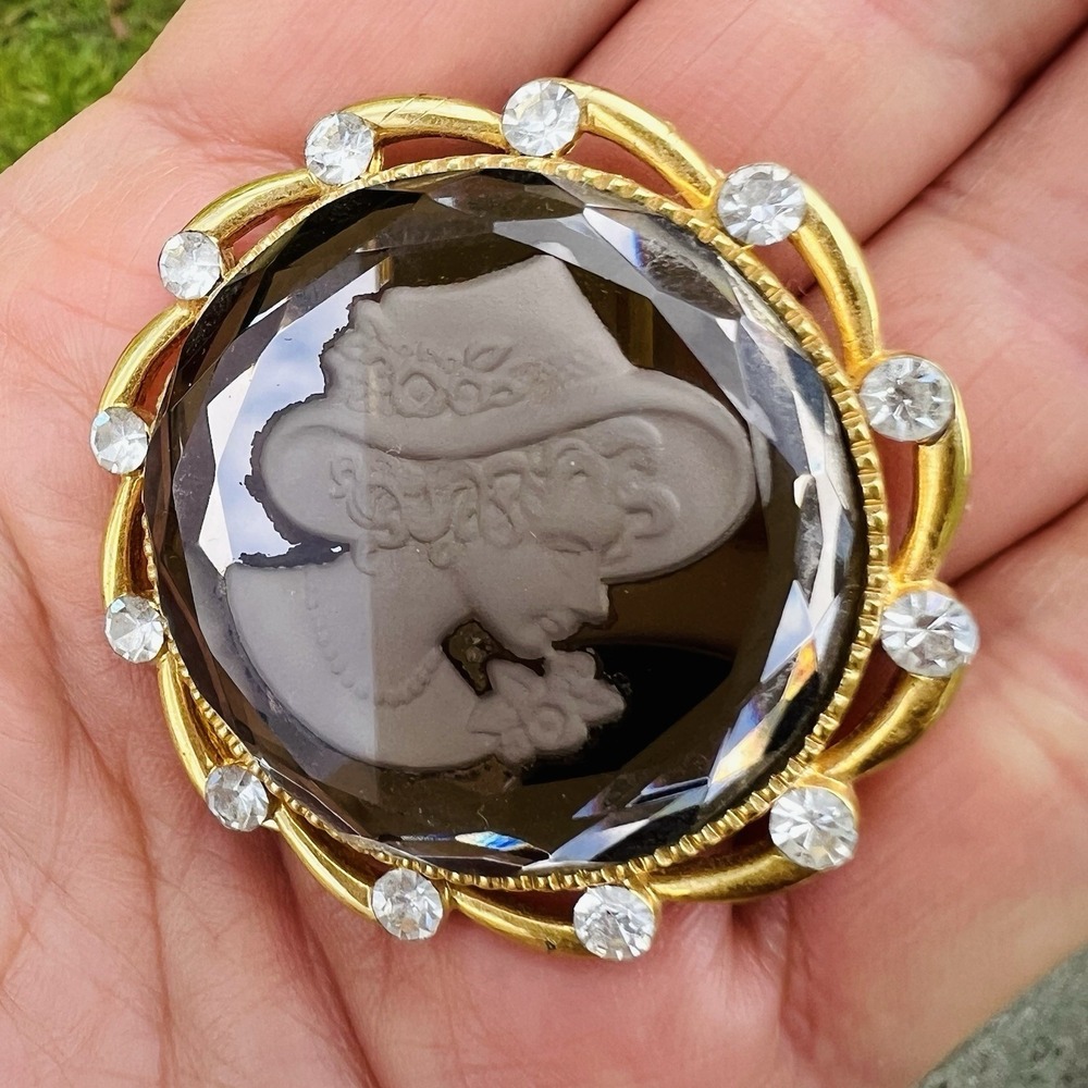 S.H.J .INTAGLIO CAMEO LADIES HEAD GOLD BROOCH NECKLACE RHINESTONES - Picture 8 of 8